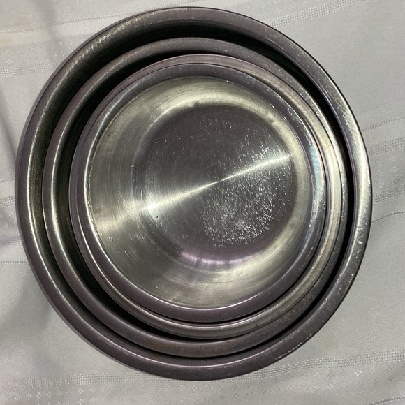 STAINLESS STEEL MIXING BOWLS SET OF 4 - PRE OWNED UNBRANDED - Picture 1 of 3